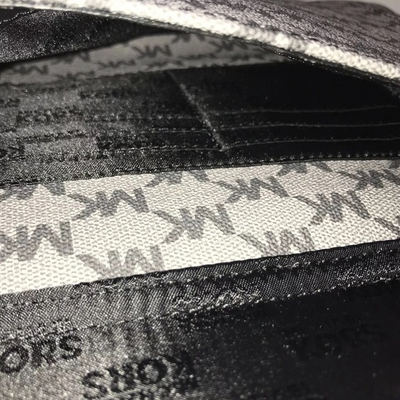 MICHAEL KORS JET SET LARGE POCKET MF TOTE BLACK - Picture 8 of 16